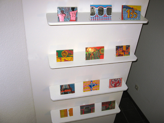 Arbeiten im Plexiglasständer/Installation im intervision - studio, Osnabrück